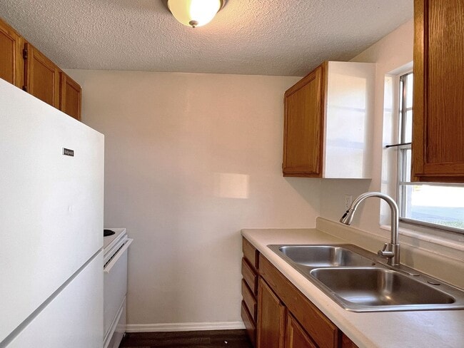 Building Photo - 907 Lake Jessie Dr