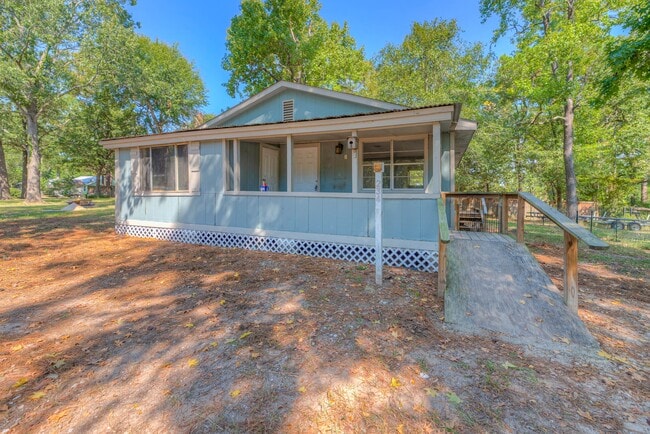 Building Photo - 234 Lakeview Dr