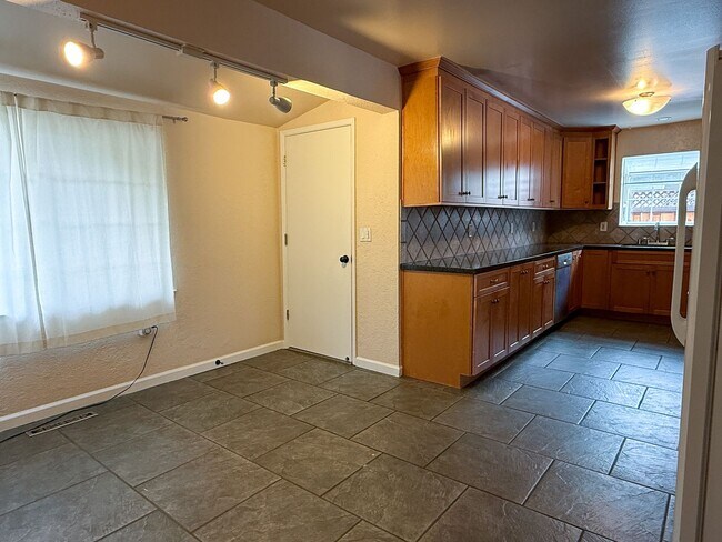 Building Photo - 1608 Ronald Ct