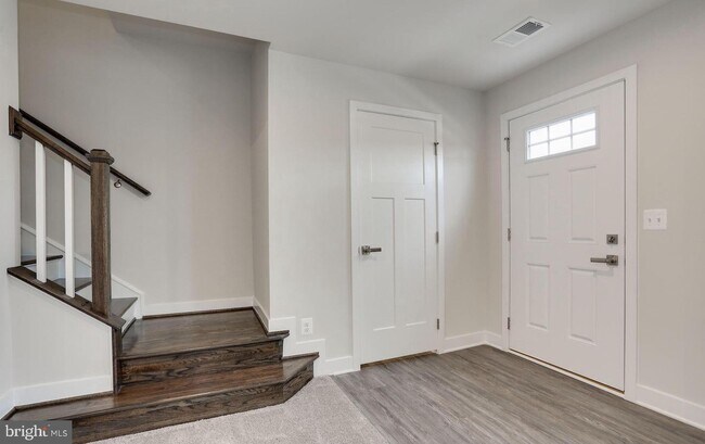 Foto del edificio - 7849 Francis Dickens Ln
