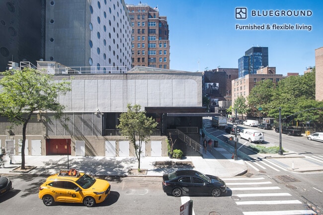 Building Photo - 363 W 17th St