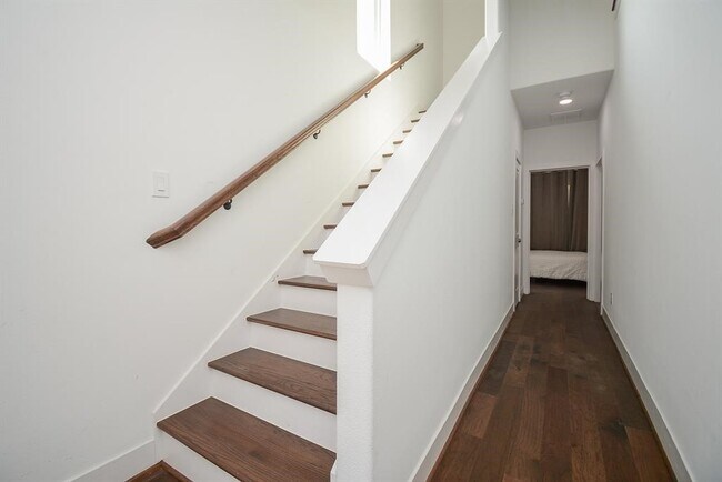 Building Photo - 2620 McIlhenny St