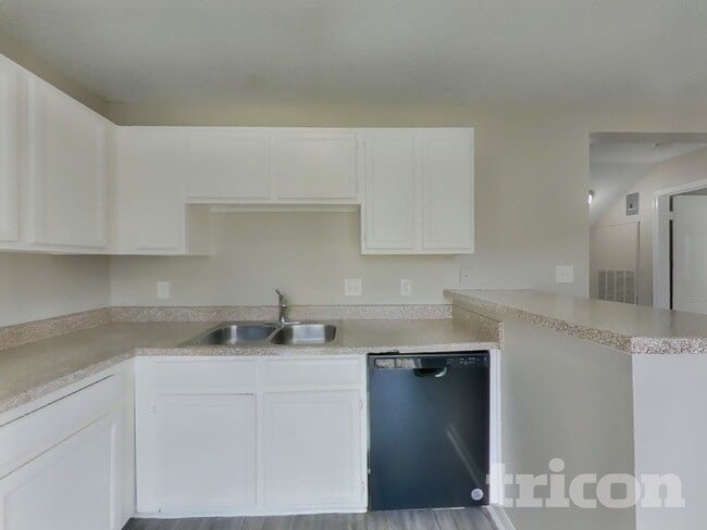 Building Photo - 3210 Kelling St