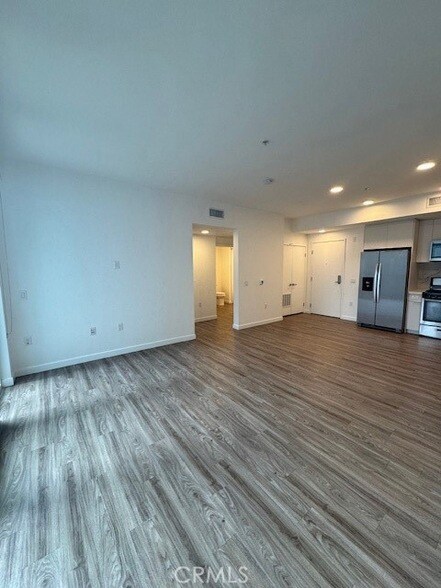 Building Photo - 5750 Hollywood Blvd