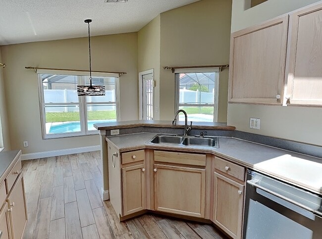 Foto del edificio - 8024 Spring Creek Dr