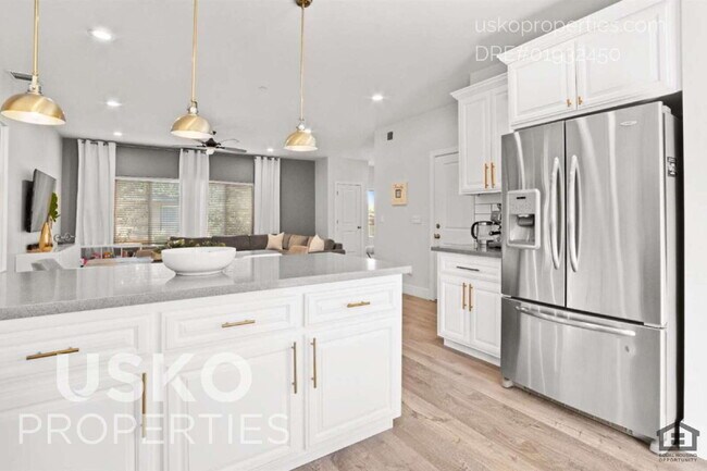 Foto del edificio - 5965 Hilltop Dr