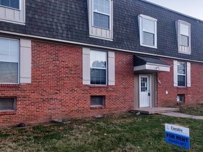 Foto principal - 8721 Countryshire Ln