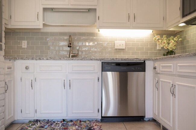 Foto del edificio - 4328 Castlewood Ct