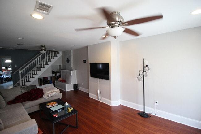 Building Photo - 3303 Toledano St