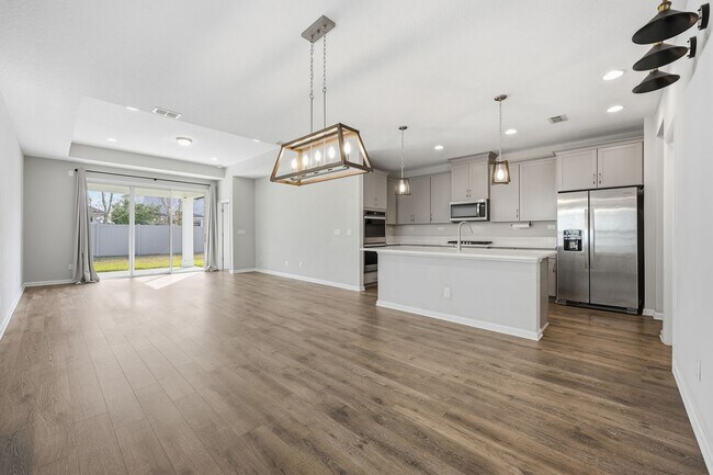 Building Photo - Beautiful 4 Bedroom, 2 Bathroom Home featuring a spacious open-concept layout designed for comfor...