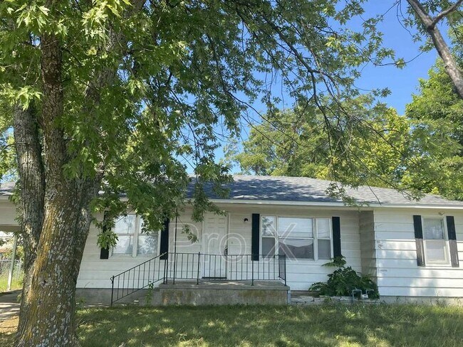Foto del edificio - 2239 S Garrison Ave