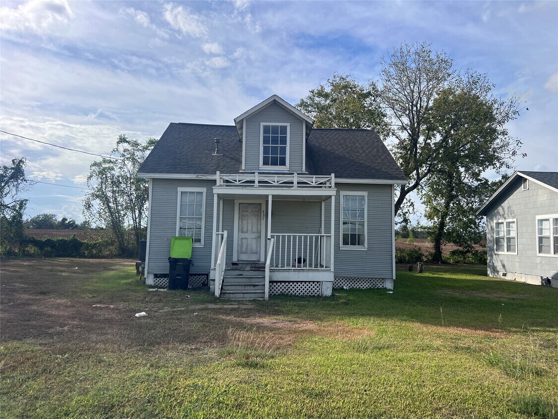 Foto del edificio - 621 Harrison Ln