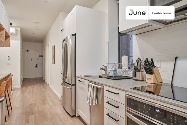 Building Photo - Beautiful Private ROOM in Manhattan