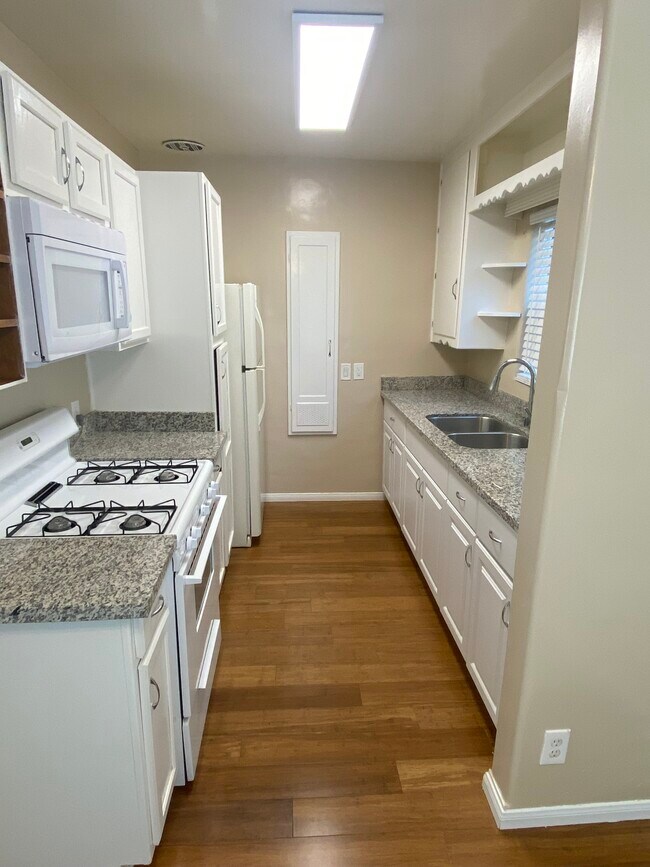 Kitchen - 44 Corona Ave