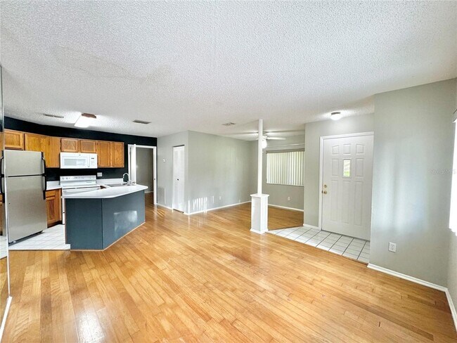 Foto del edificio - 8302 Waterview Way