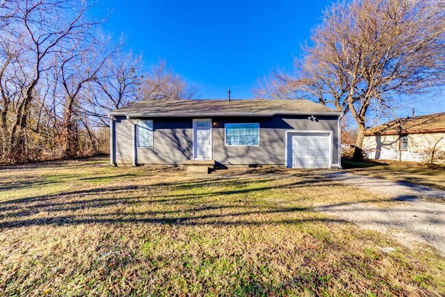 Foto del edificio - 2 Bedroom West Tulsa Remodel! Available Ap...