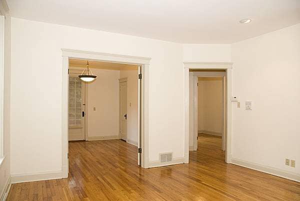 Building Photo - 2220 W Berteau Ave