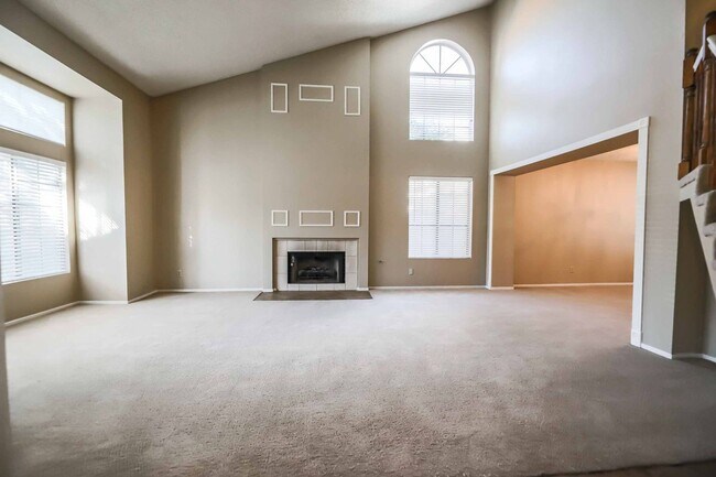 Building Photo - Beautiful Two Story with Pool in The Lakes