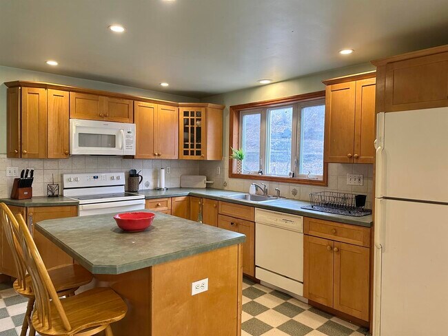 Foto del edificio - 72 Pawling Ave