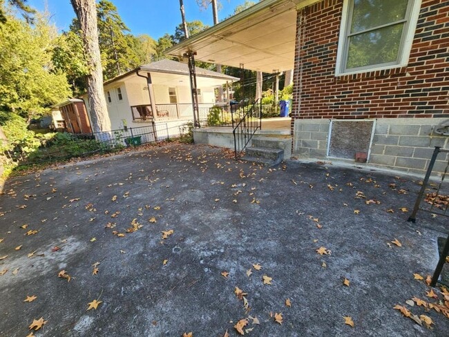 Building Photo - 1729 Capistrana Pl