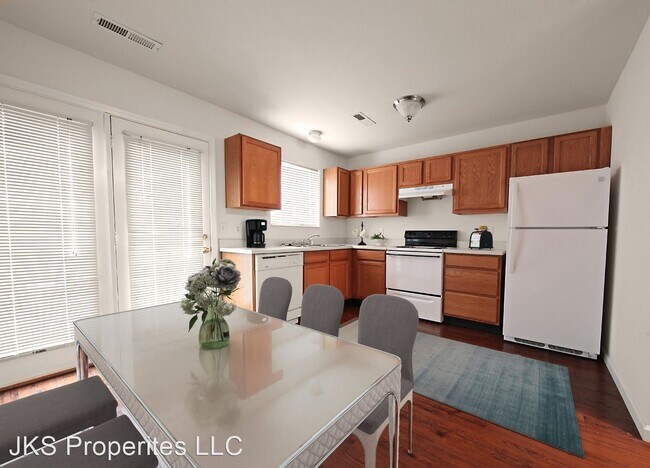 Foto del edificio - 1550 N Washington St