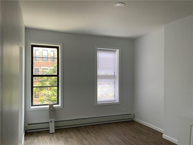 Building Photo - 16-85 Linden St