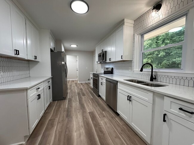 Building Photo - 4 bed 3 bath in Decatur!