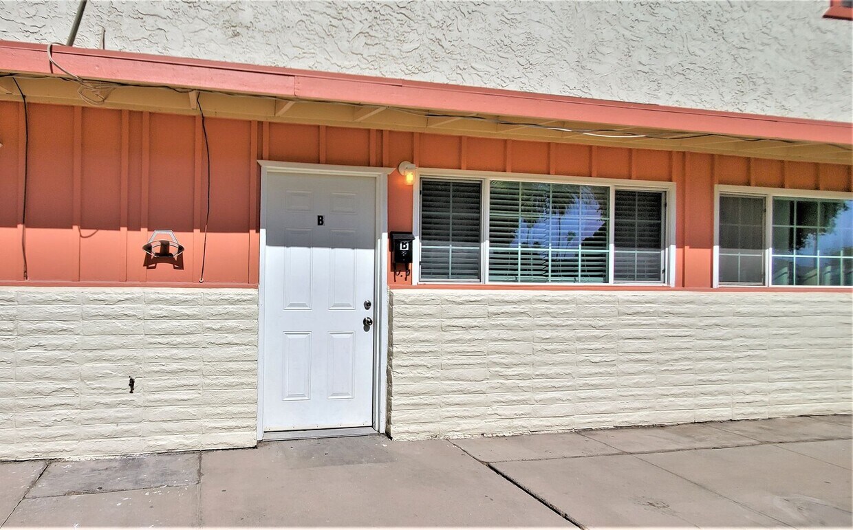 Foto principal - 223 E Birch St