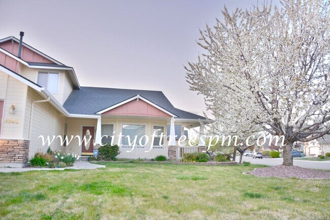 Building Photo - 4 br, 2.5 bath House - 3562 E Mackay Dr