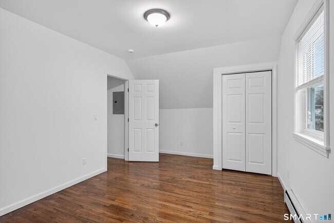 Foto del edificio - 144 Cottage St