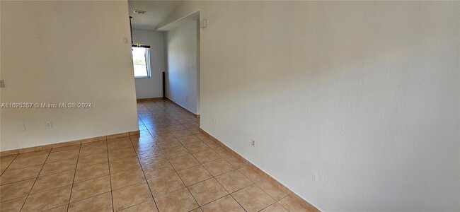 Foto del edificio - 8100 W 28th Ct