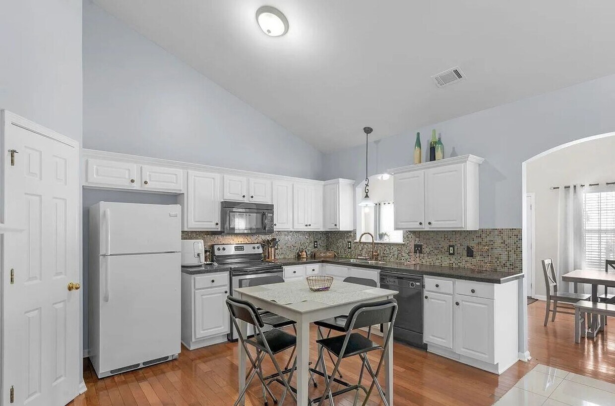 Foto del edificio - Beautiful 3 Bedroom Ranch: Move in Special available