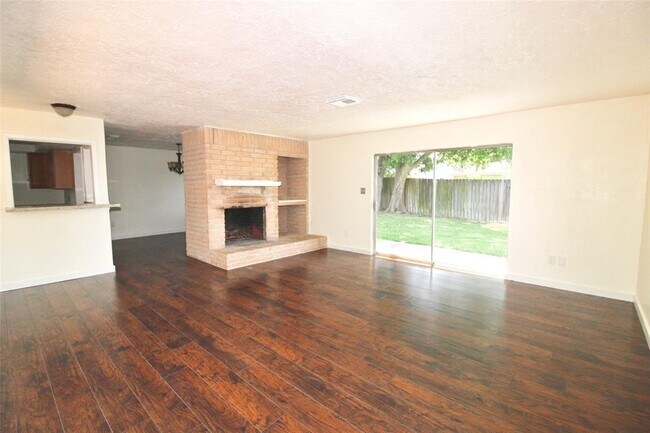 Building Photo - 10402 Gulfstream Ln