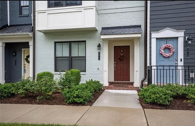 Foto del edificio - 3 Bedroom Townhouse with 2 Car Garage