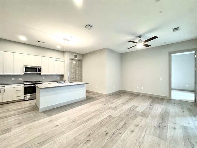 Foto del edificio - 401 W 25th St