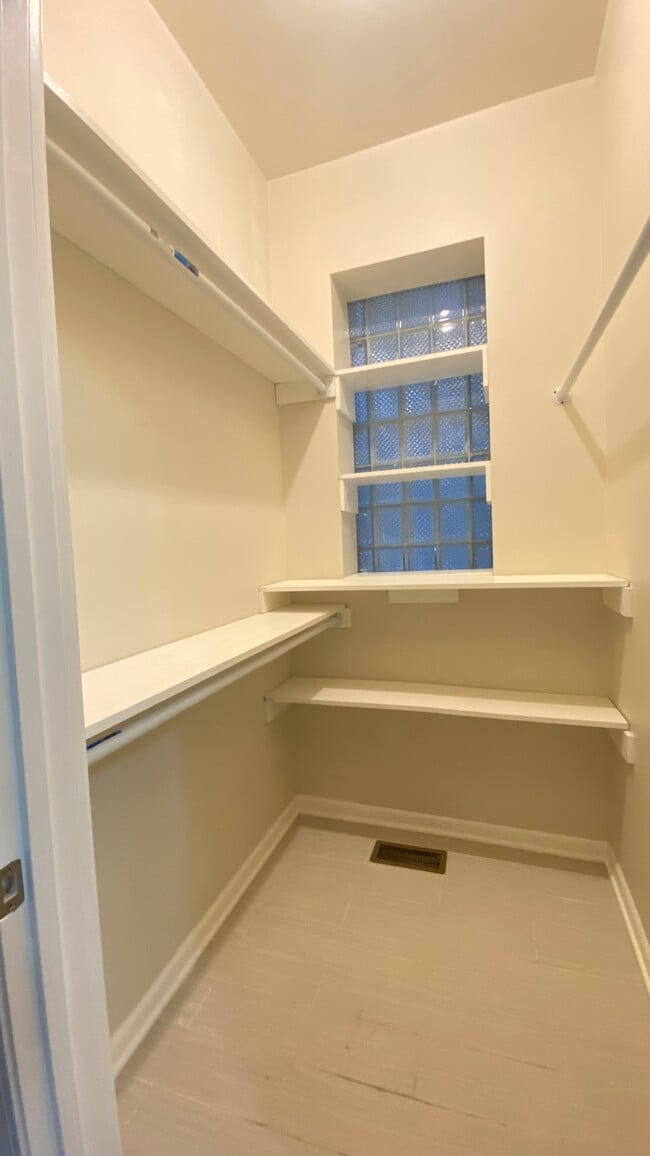 Foto del edificio - 2641 W Haddon Ave