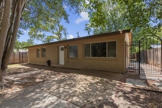 Building Photo - 7604 Robalo Rd
