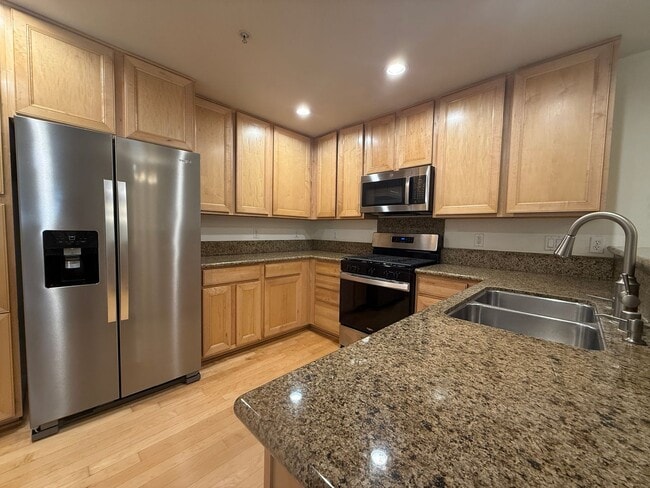 Building Photo - Beautiful Upscale and Modern 2 Bedroom 2 B...