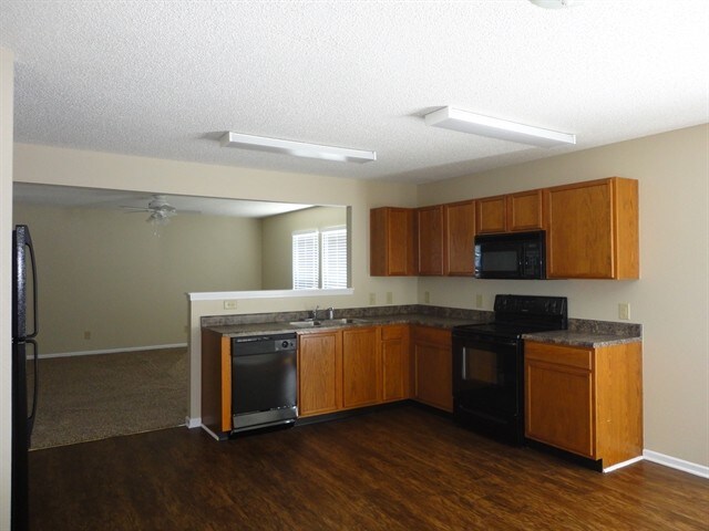 Building Photo - 10233 Arrowhead Ct