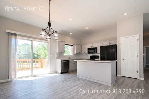 Foto del edificio - 23815 W 126th Terrace