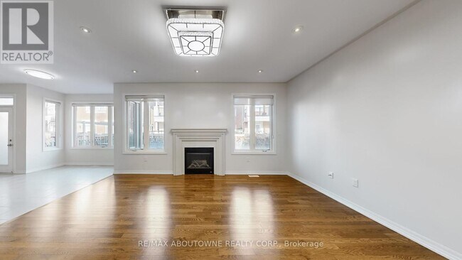 Building Photo - 273 Sixteen Mile Dr