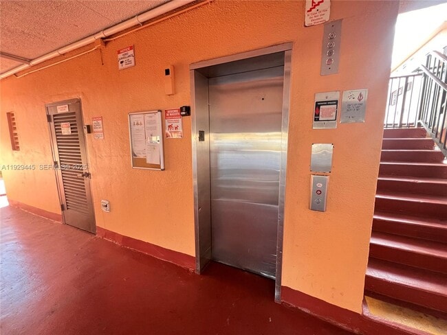 Foto del edificio - 1855 W 60th St