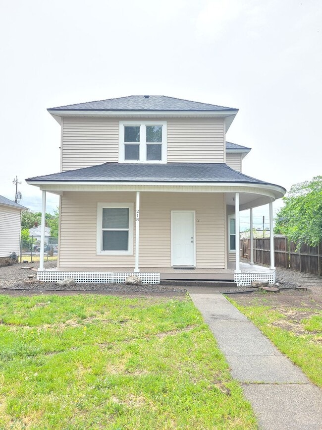 Building Photo - 218 E Baldwin Ave