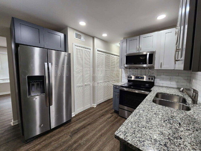 Building Photo - 141 Peyton Pl SW