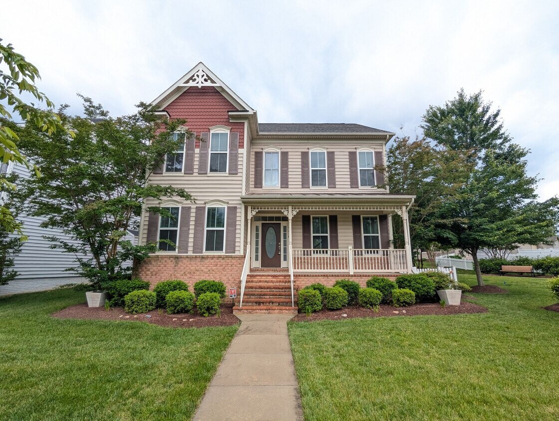 Primary Photo - STUNNING Single Family Home in Brunswick C...