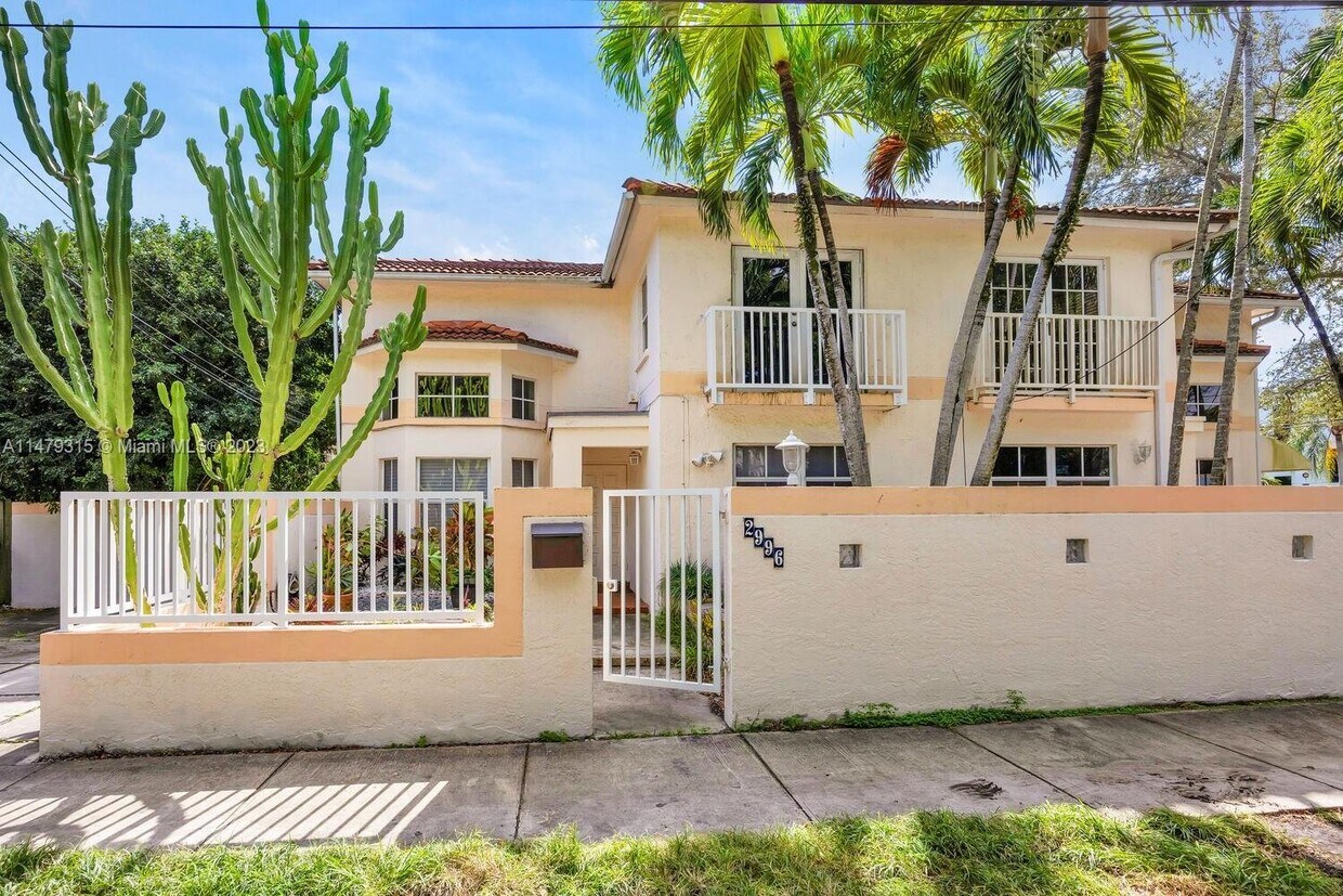 Foto principal - 2996 Jackson Ave