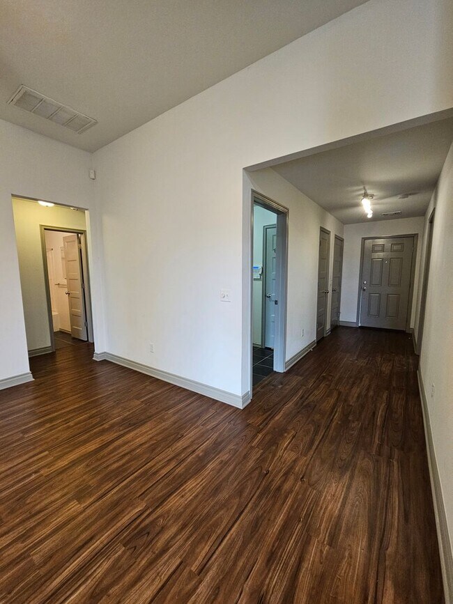 Foto del edificio - 2921 Lerkim Ln