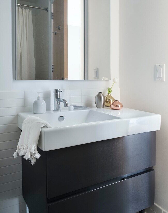 Building Photo - 300 Ashland Pl