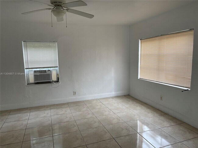 Foto del edificio - 2329 NE 173rd St