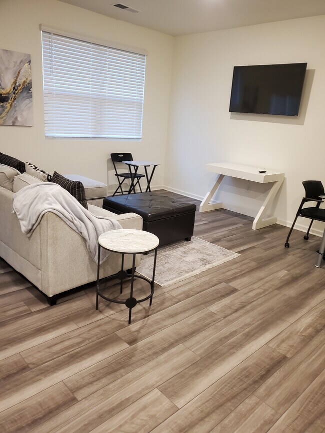 Living room - 1044 Paddington Dr
